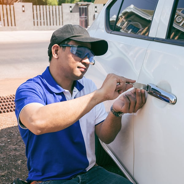 nuestra empresa ofrece servicios de cerrajería de autos para situaciones de emergencia